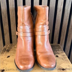 Tamari’s Tan Brown Leather Ankle Boots